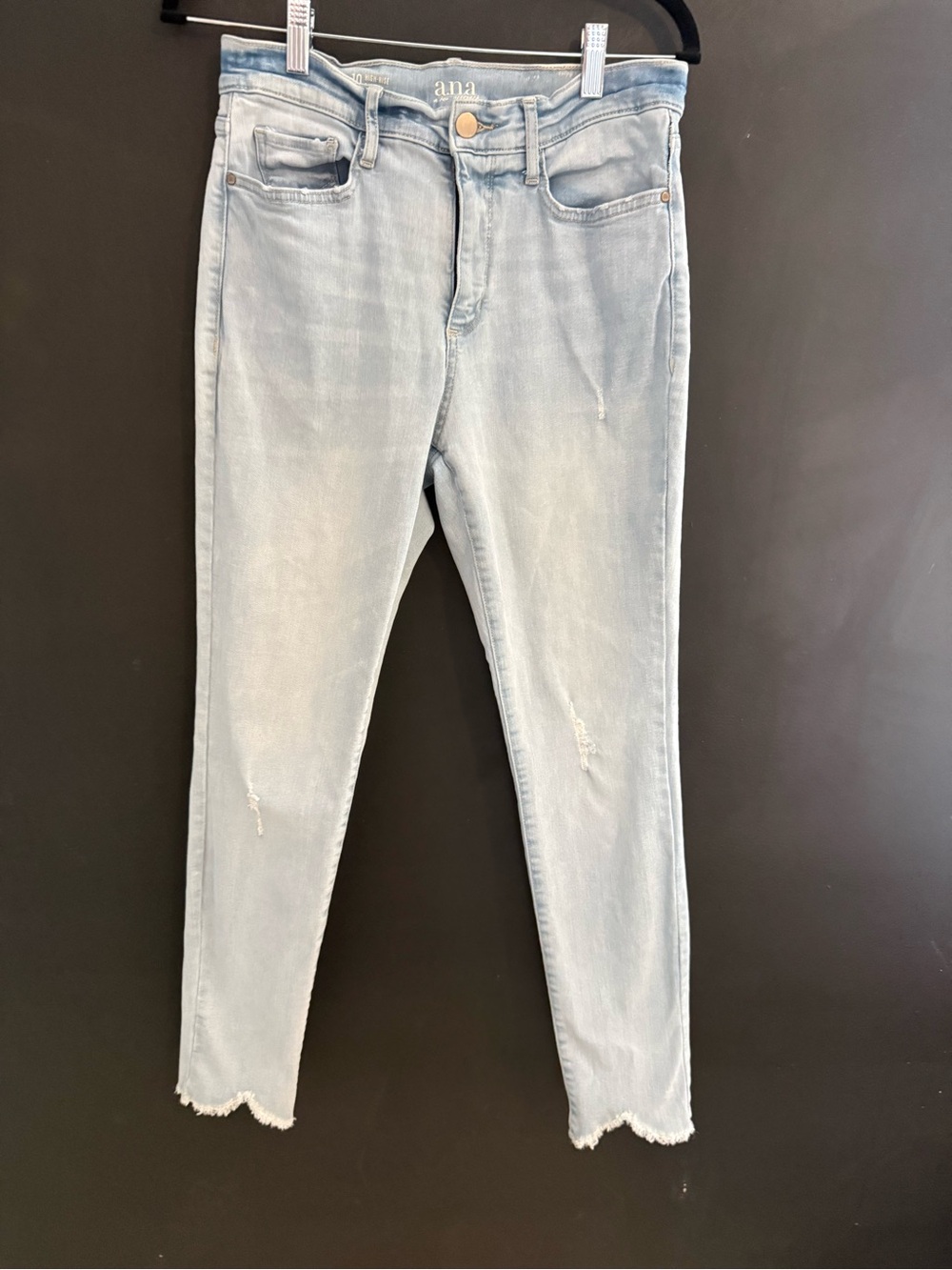 a.n.a High Rise Lightwash Blue Skinny Jeans Distressed Hem Size 10